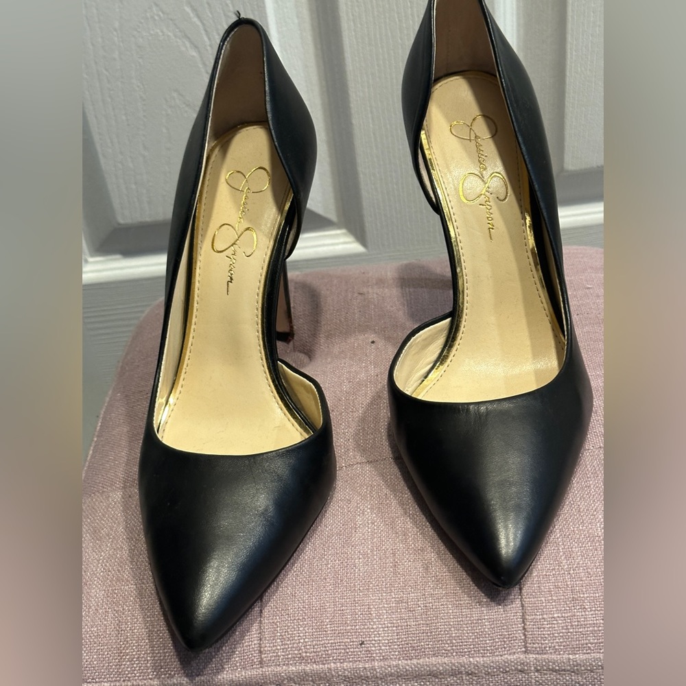Black Leather Pumps. Jessica Simpson Size 8.5